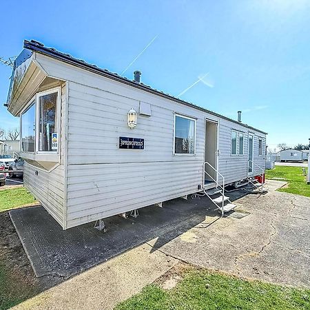 Superb Caravan At Seawick Holiday Park, Sleeps 8 Ref 27202Sw Clacton-on-Sea Exteriér fotografie