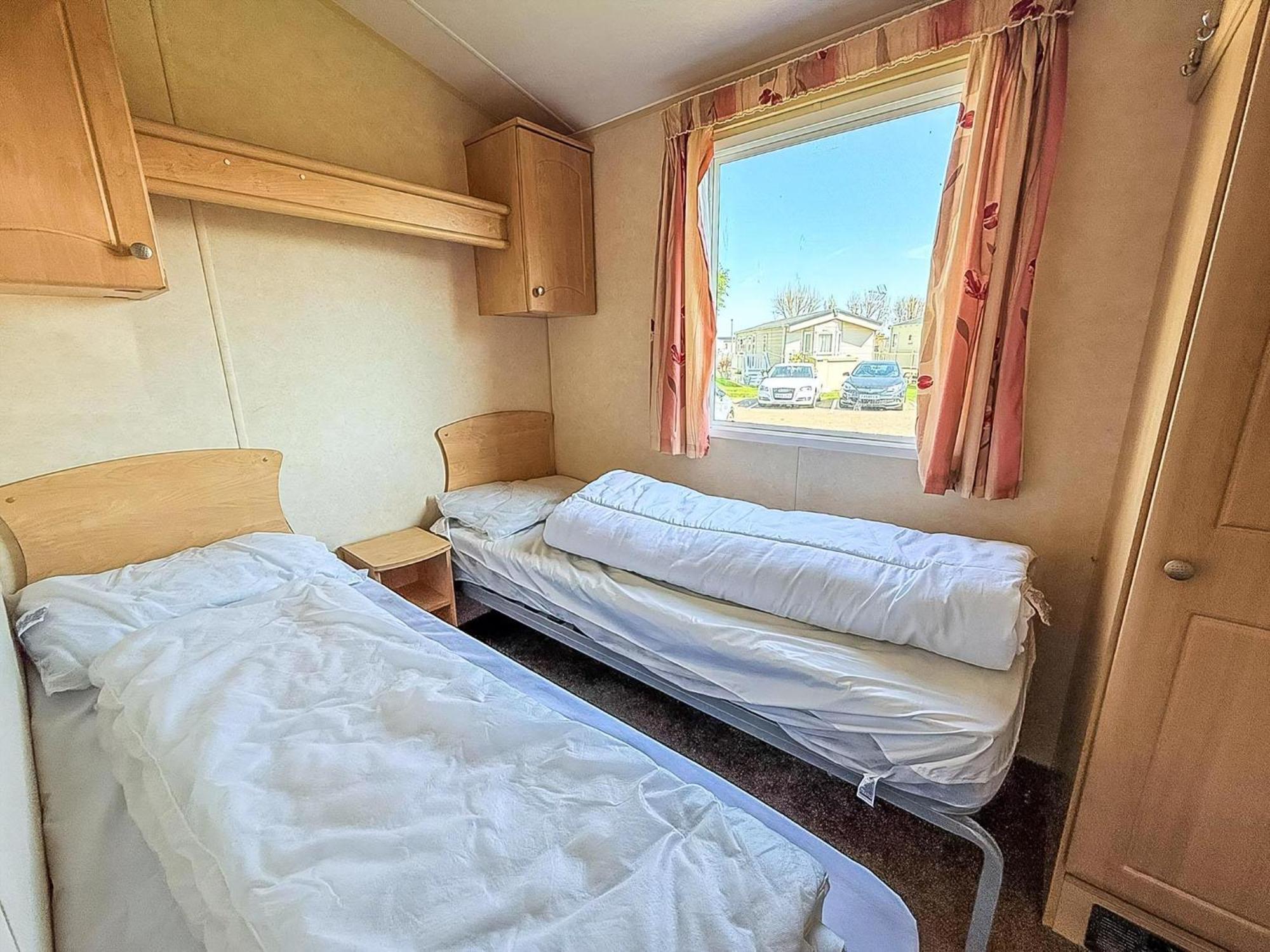 Superb Caravan At Seawick Holiday Park, Sleeps 8 Ref 27202Sw Clacton-on-Sea Exteriér fotografie