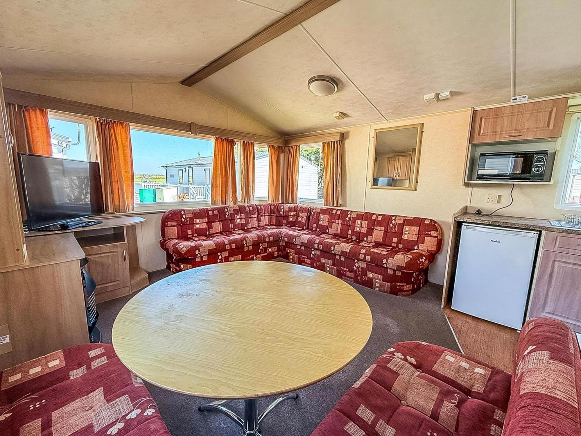 Superb Caravan At Seawick Holiday Park, Sleeps 8 Ref 27202Sw Clacton-on-Sea Exteriér fotografie