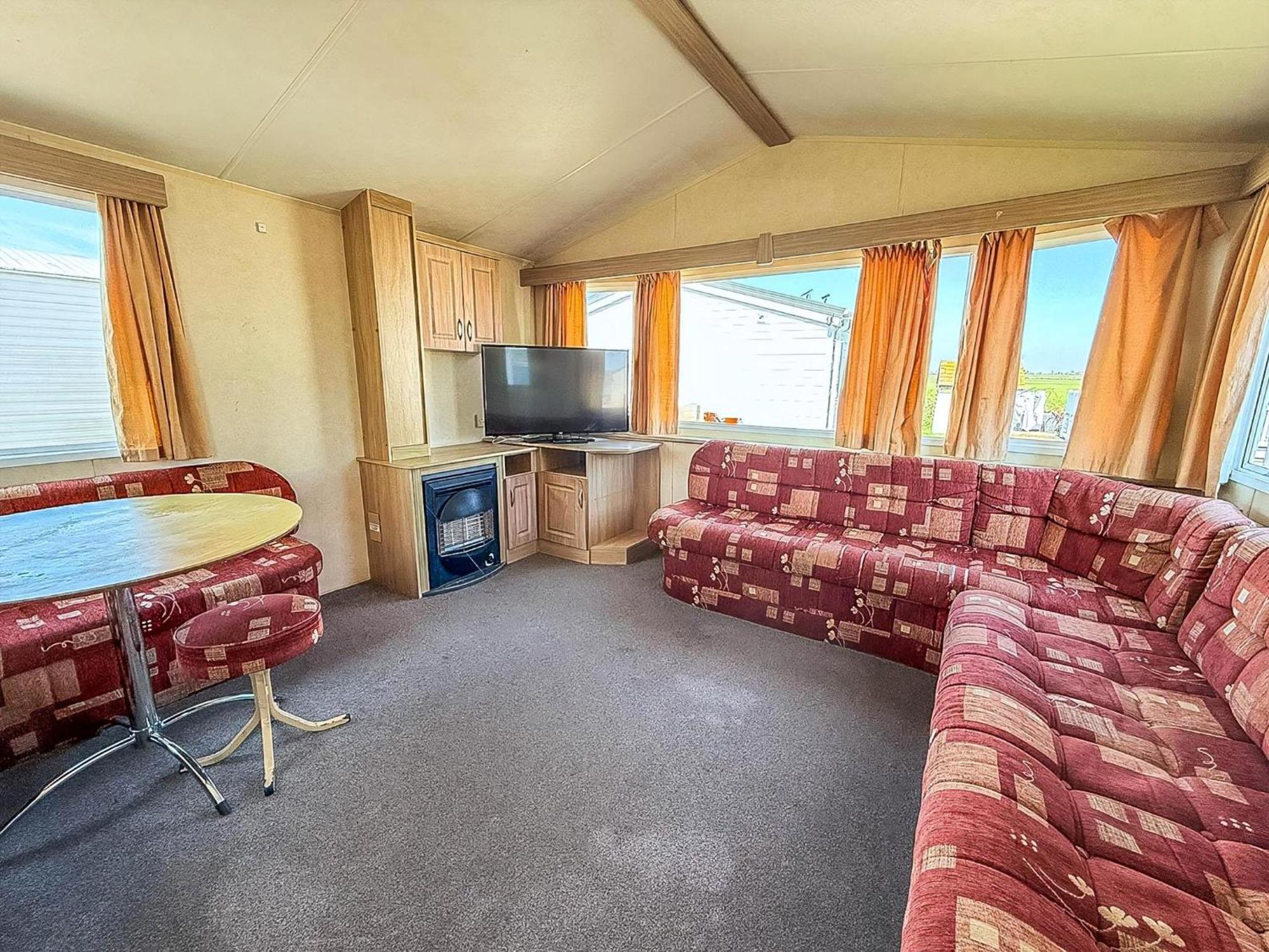 Superb Caravan At Seawick Holiday Park, Sleeps 8 Ref 27202Sw Clacton-on-Sea Exteriér fotografie